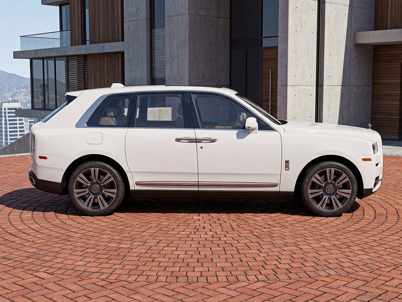 Rolls-Royce Cullinan wrapped in Hexis Gloss HX20000 Lapland White wrap film HX20002B