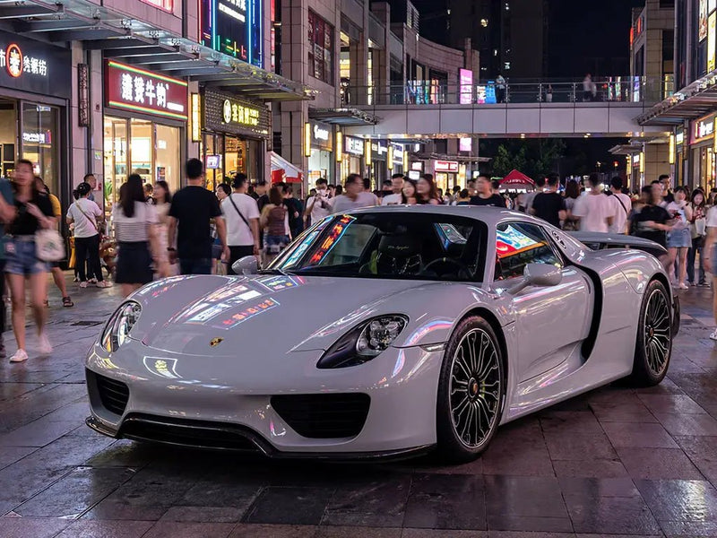 Porsche 918 Spyder wrapped in Gloss HX20000 Cloud Grey wrap film HX20428B