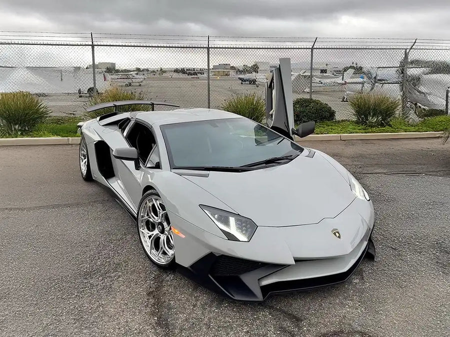 Lamborghini Aventador wrapped in Inozetek SuperGloss Chalk Grey restyling film