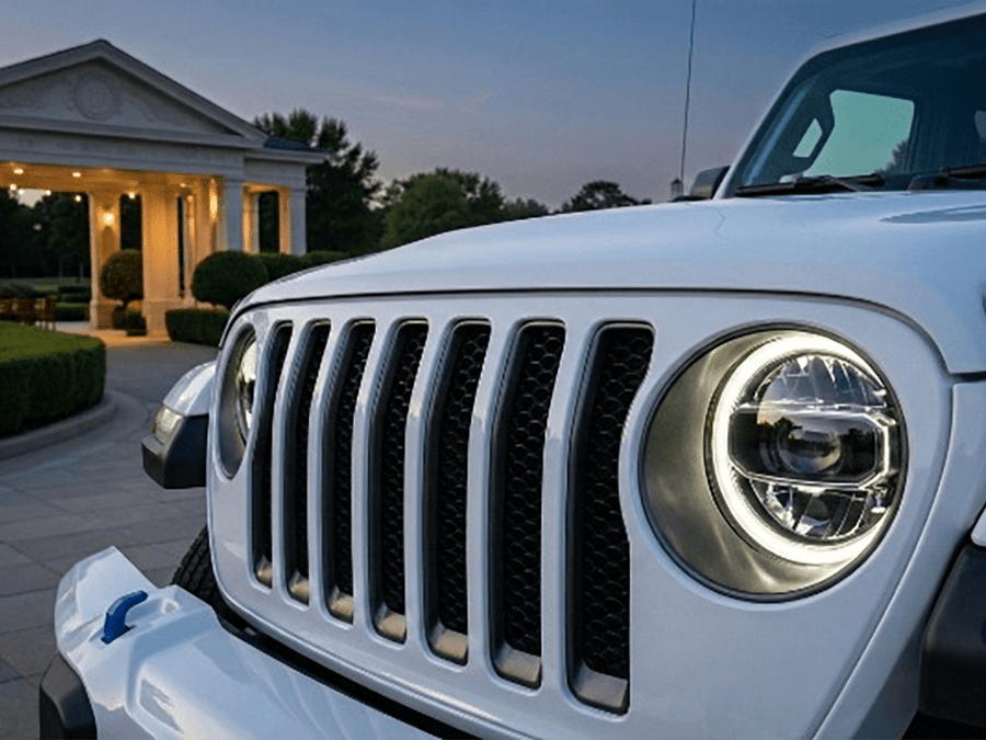Jeep Wrangler wrapped in Hexis Super Gloss HXONE™ Supreme White restyling film HXONE100