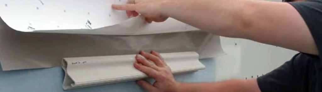 Rvinyl media handling tool supporting wide vinyl during installation