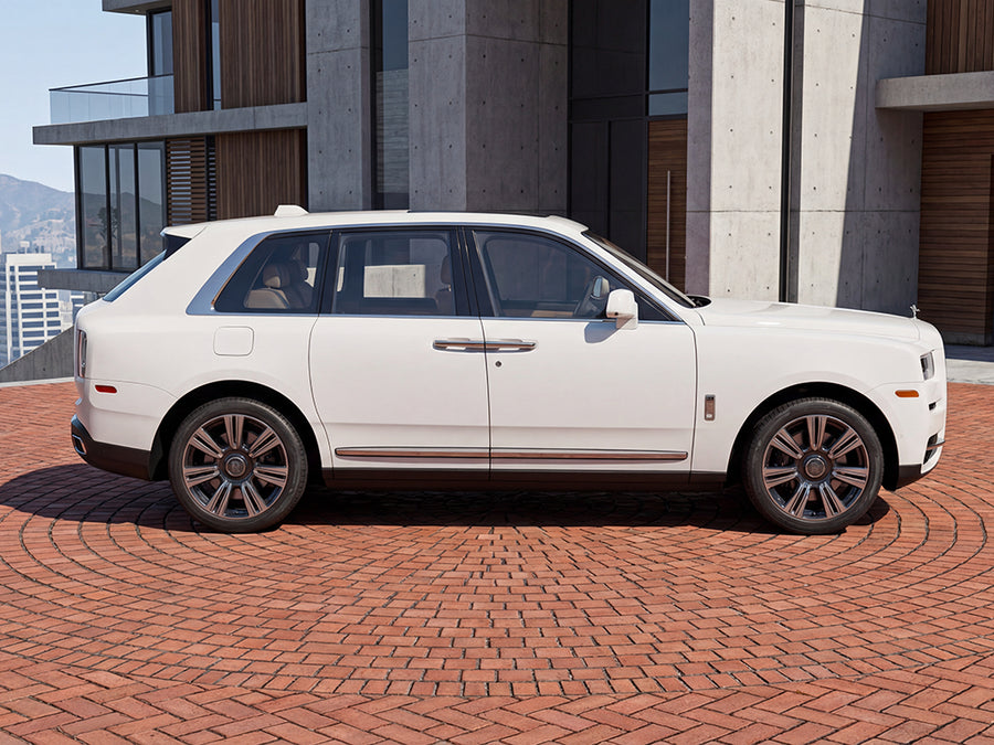 Rolls-Royce Cullinan wrapped in Hexis Gloss HX20000 Lapland White wrap film HX20002B