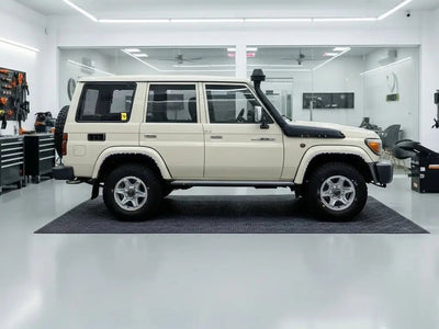 DIY Toyota Land Cruiser 76 wrapped in Gloss HX20000 Ivory restyling film HX20468B