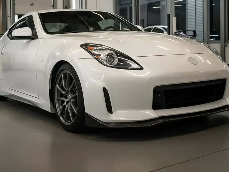 Nissan 370Z wrapped in Gloss HX20000 Ice White vinyl wrap HX20500B