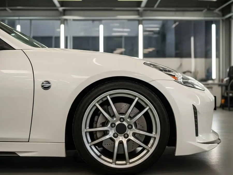 DIY Nissan 370Z wrapped in Gloss HX20000 Ice White wrap film HX20500B