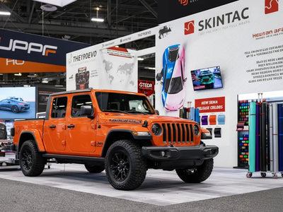 DIY Jeep Gladiator wrapped in Gloss HX20000 Light Red restyling film HX20R21B