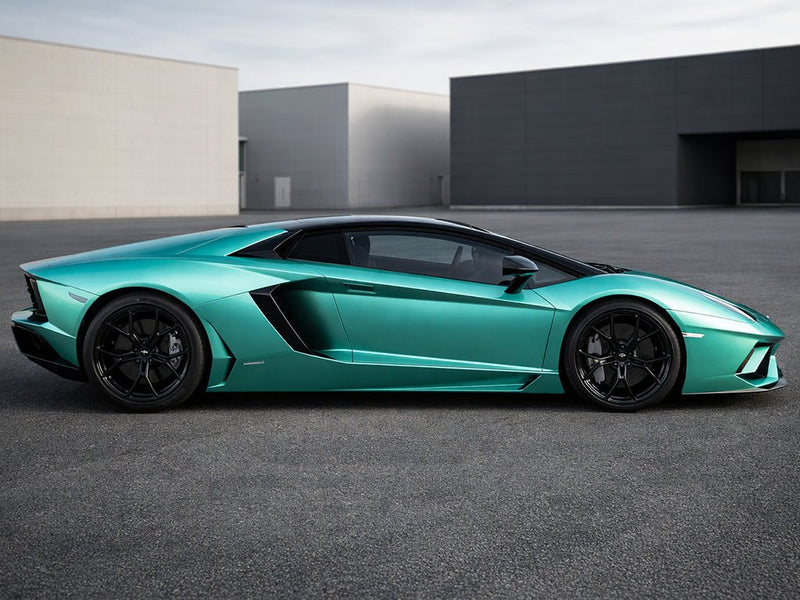DIY Lamborghini Aventador wrapped in Satin HX30000 Super Chrome Turquoise restyling film HX30SCH09S detail