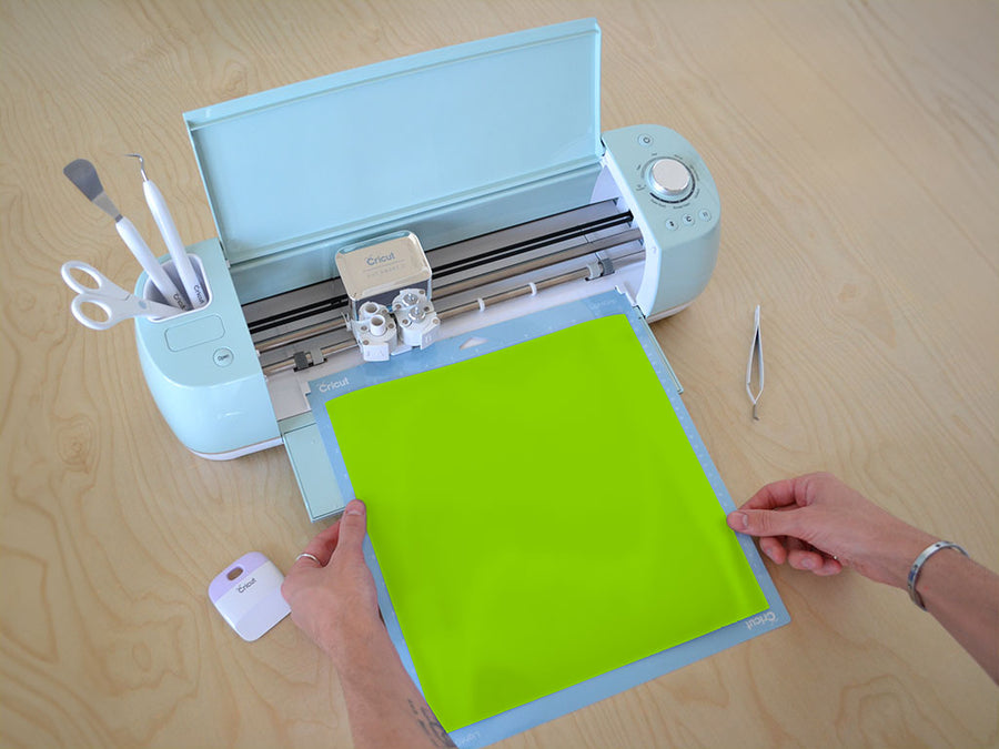 Avery UC900 Pantone 375 C Translucent Cricut Compatible Vinyl