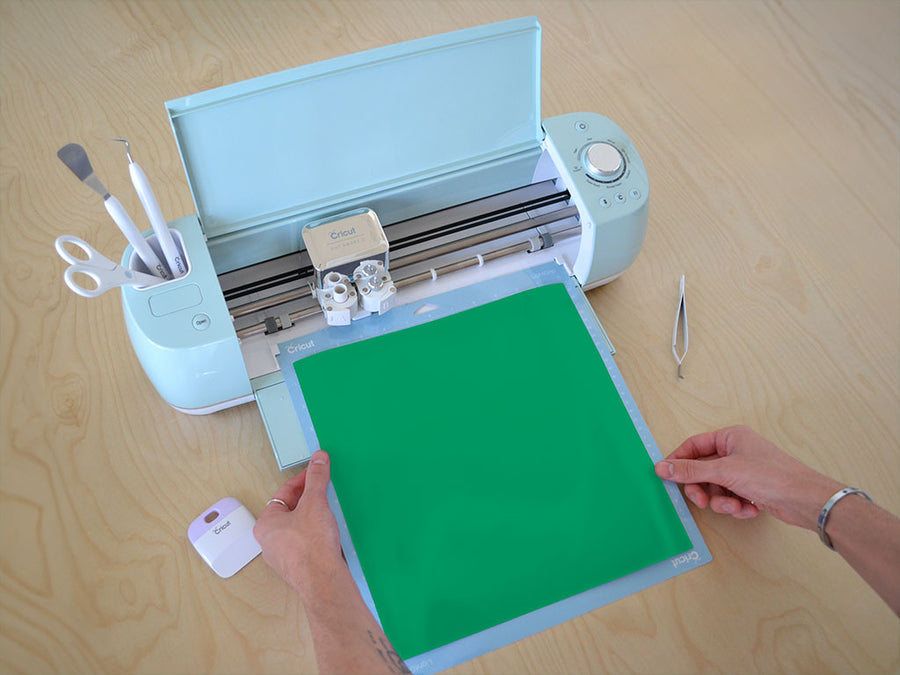 ORACAL 8500 Middle Green Translucent Cricut Compatible Vinyl