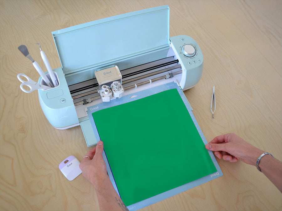 ORACAL 8800 Middle Green Translucent Cricut Compatible Vinyl
