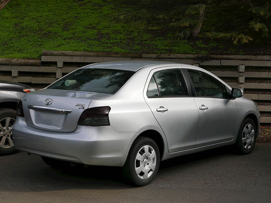 yaris (sedan) Blackout Tail Light TInt~1~0