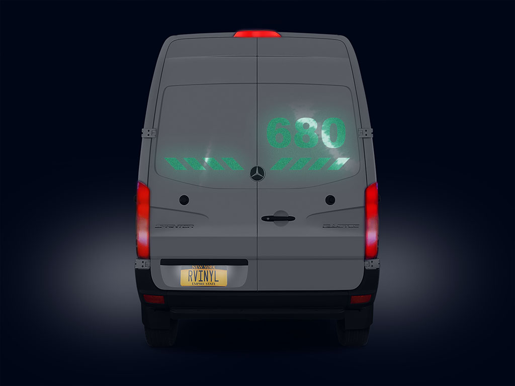 3M 680 Green Reflective Vehicle Sign Nightime View